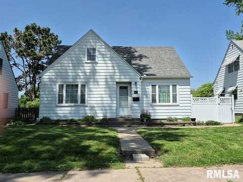 2124 E LOMBARD Street, Davenport, IA 52803