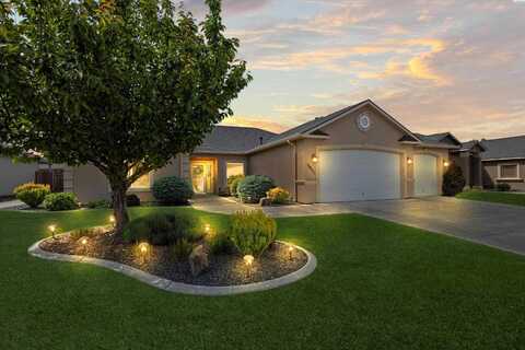 8801 W Clearwater Pl, Kennewick, WA 99336