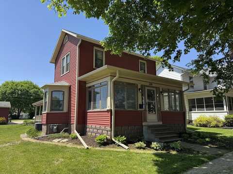 208 S Broad, LANARK, IL 61046