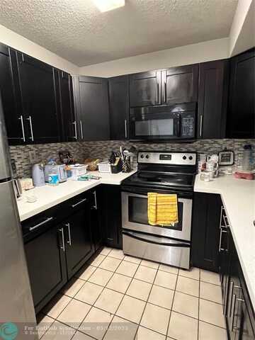 250 Palm Cir, Hollywood, FL 33025