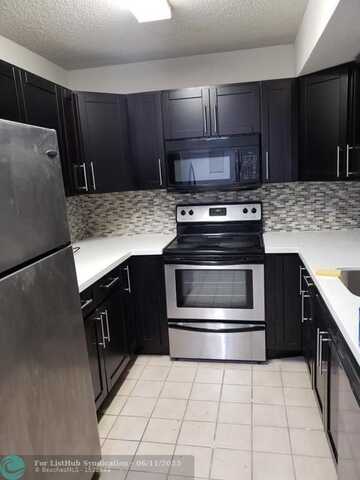 250 Palm Cir, Hollywood, FL 33025