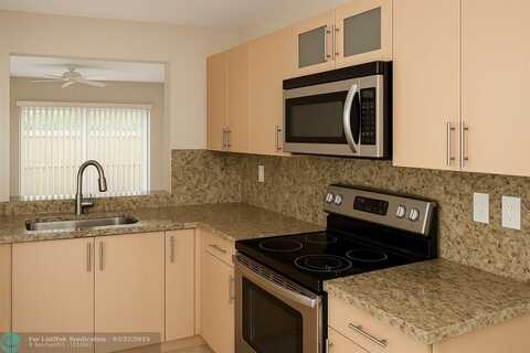 221 Palm Cir, Hollywood, FL 33025