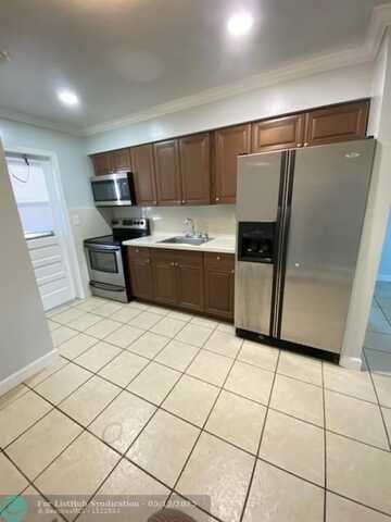 6170 SW 43rd St, Davie, FL 33314
