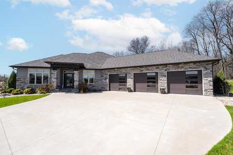900 WOODCREST HEIGHTS Drive, MENASHA, WI 54952