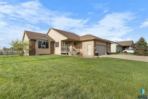 1105 E Maple St, Harrisburg, SD 57032