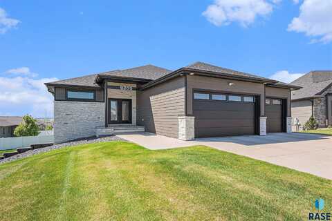 8209 E Ladyslipper Cir, Sioux Falls, SD 57110