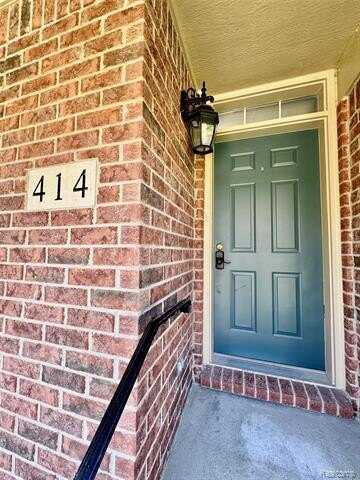 414 Old Pine Way, Walled Lake, MI 48390