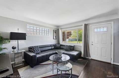22622 Harmon Street, Saint Clair Shores, MI 48080
