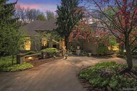 1293 HUNTCLIFF, Milford, MI 48380