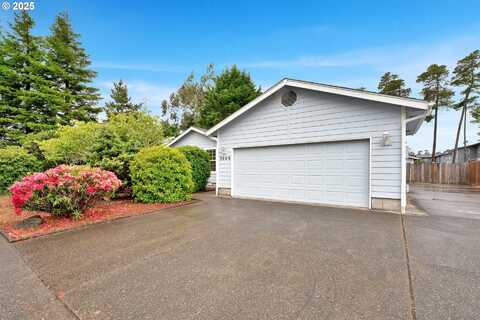 3909 SPRUCE ST, Florence, OR 97439