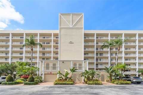 7290 Kinghurst Drive, Delray Beach, FL 33446