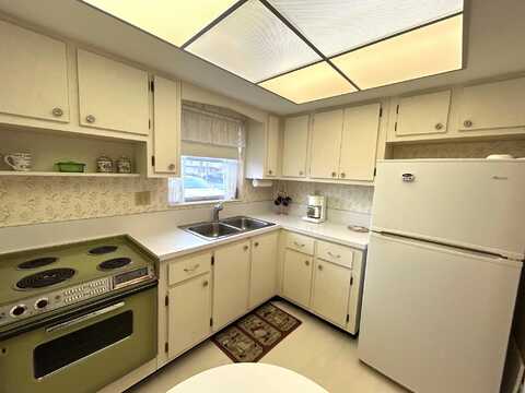 2955 Crosley Drive W, West Palm Beach, FL 33415