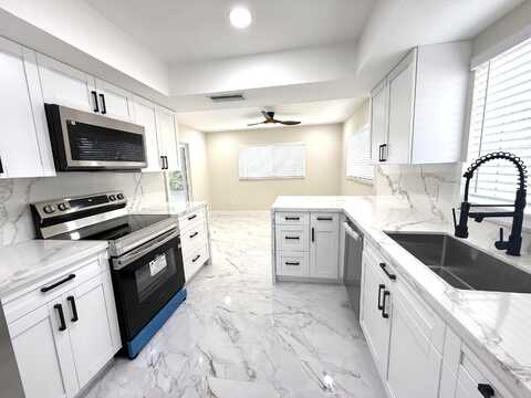 9004 SW 6th Street, Boca Raton, FL 33433