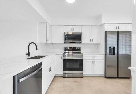 7290 Kinhghurst Drive, Delray Beach, FL 33446