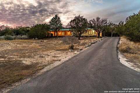 186 Shalako Dr, Kerrville, TX 78028