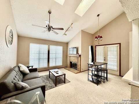 8633 Datapoint Dr, San Antonio, TX 78229