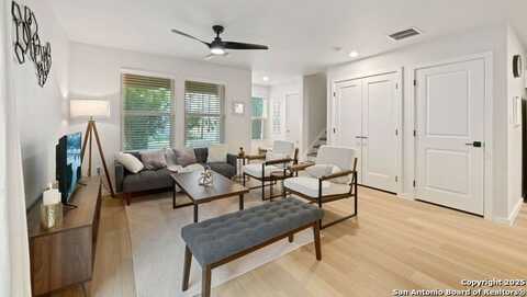 1106 S Gevers St, San Antonio, TX 78210