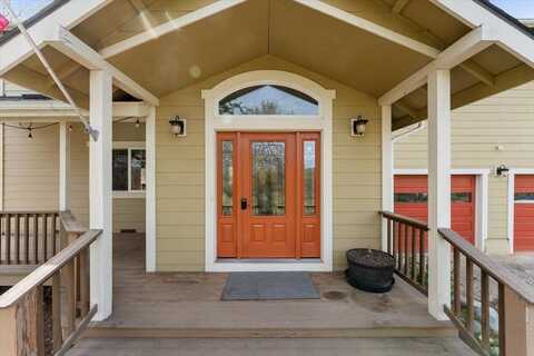 6126 Little Creek Rd, Yreka, CA 97097