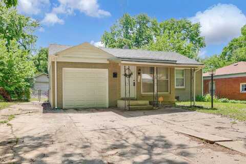 2136 S Pinecrest St, Wichita, KS 67218