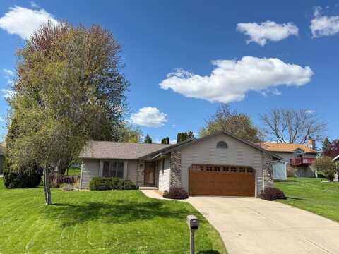 528 W Mohawk Trail, DeForest, WI 53532