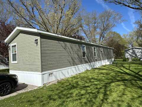N65w22201 Woodfield Drive, Sussex, WI 53089