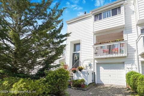 26 Hampton Green, Staten Island, NY 10312