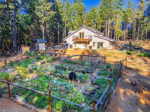123 Rogue Riffle Drive, Grants Pass, OR 97526