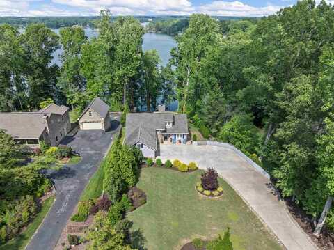 702 Lakewinds Boulevard, Inman, SC 29349
