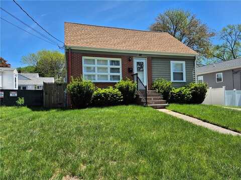 68 Boxwood Avenue, Cranston, RI 02910