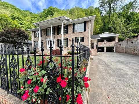 1595 Edgewater, Grundy, VA 24614