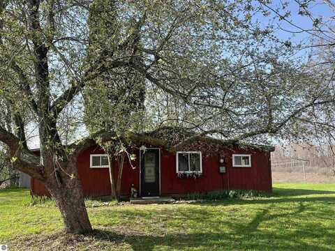 5070 Half Moon Trail, Lake, MI 48632