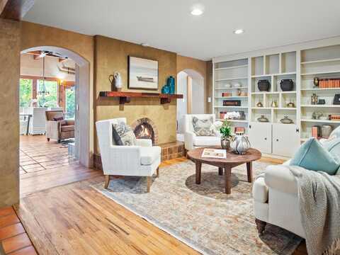310 Ortiz Lane, Taos, NM 87571