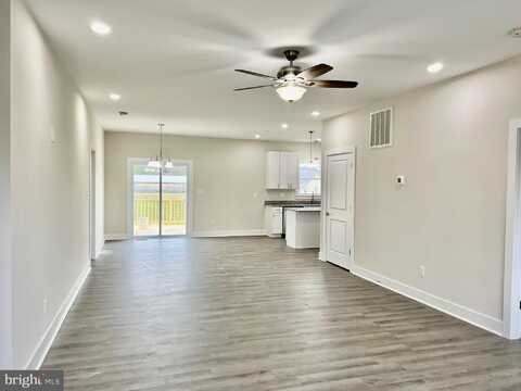 826 S GLEBE ROAD, MONTROSS, VA 22520