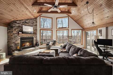 201 ENDLESS SUMMER ROAD, HEDGESVILLE, WV 25427