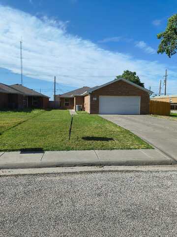 901 3RD Avenue, Canyon, TX 79015