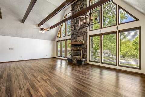 6 Whitwick LN, Bella Vista, AR 72715