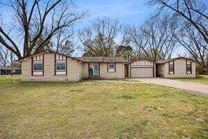 109-111 Bowman DR, Dardanelle, AR 72834