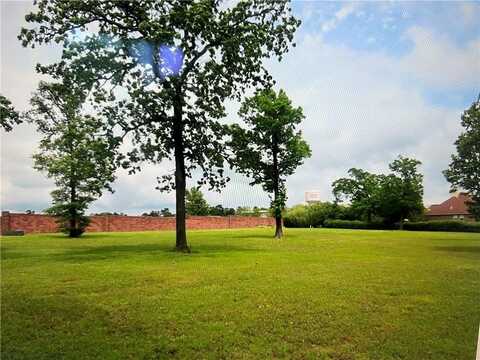 9 W Bluff LN, Holiday Island, AR 72631