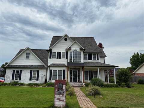 2110 W 8th ST, Russellville, AR 72801