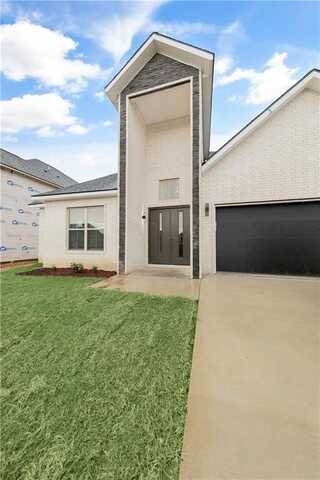 1851 Lotus RD, Centerton, AR 72719