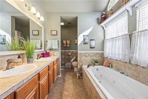 3 Buckden LN, Bella Vista, AR 72715