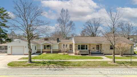 606 S 13th, Gladstone, MI 49837