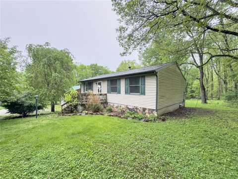 119 Deer Rd, Loyalhanna, PA 15681
