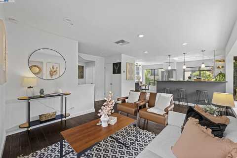 924 Apricot Ave, Campbell, CA 95008