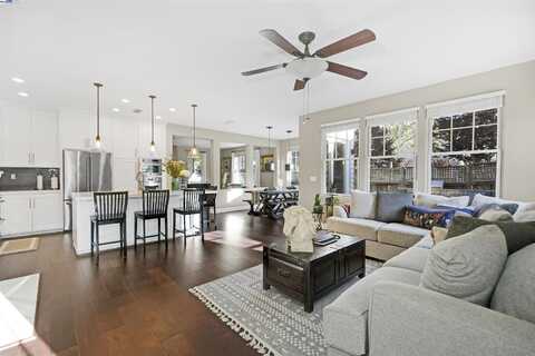 1160 Earnest St, Hercules, CA 94547