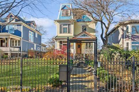 4752 N. BEACON Street, Chicago, IL 60613