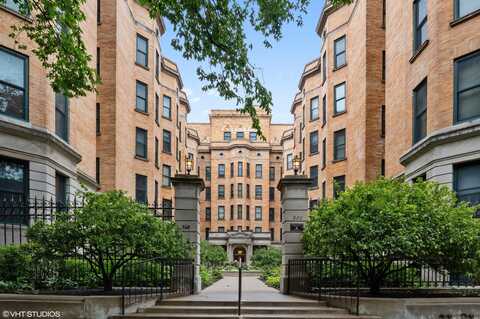550 W. Surf Street, Chicago, IL 60657