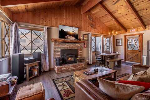 428 Oriole Drive, Big Bear Lake, CA 92315