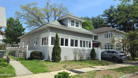 79 Marsden St, Springfield, MA 01109