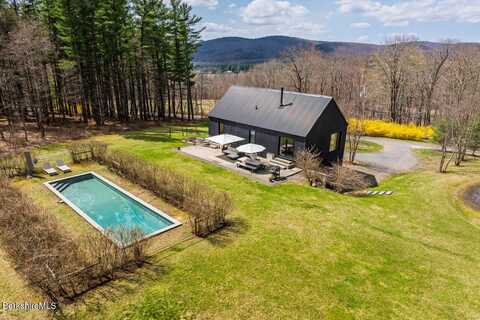 90 Overlook Dr, Hillsdale, NY 12529